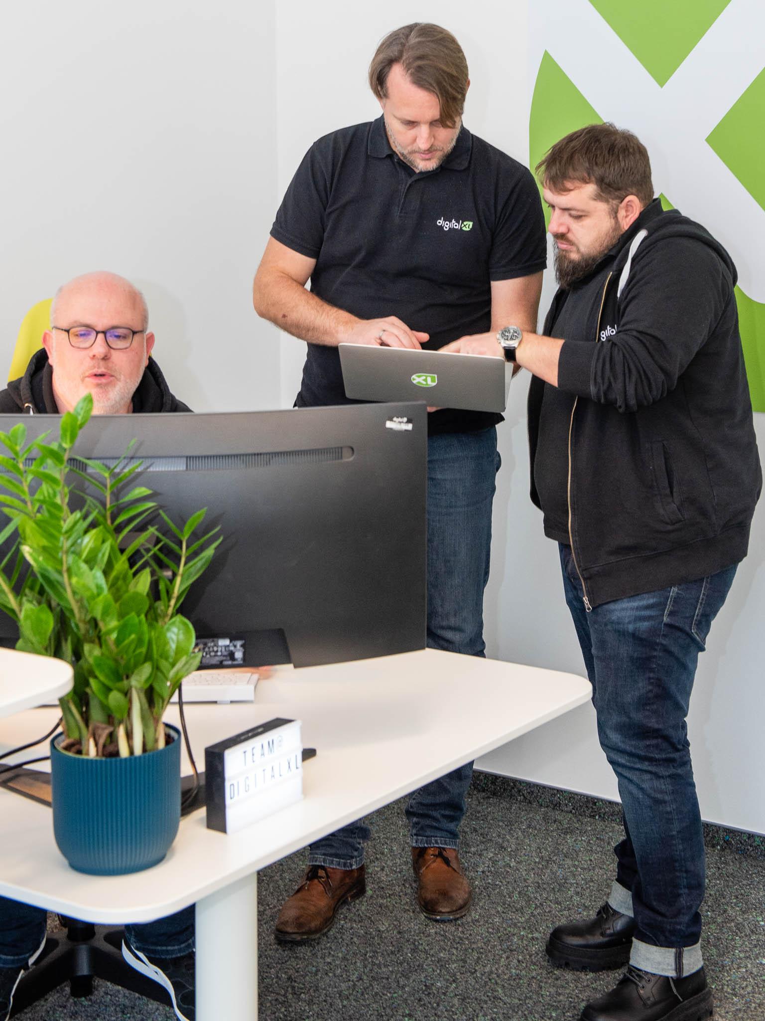 digitalXL-Gründer Jörn Heller, Knut Noeske und Andreas Sitschow im Augsburger Office.